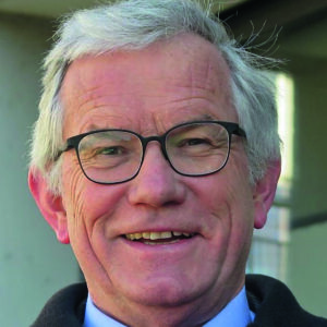 Albrecht Fetzer mit seinem schwäbsichen Wörterbuch